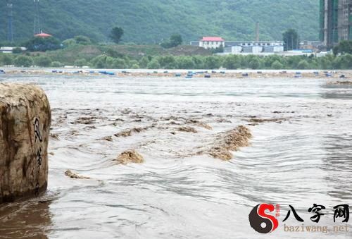 梦见洪水来了一直跑